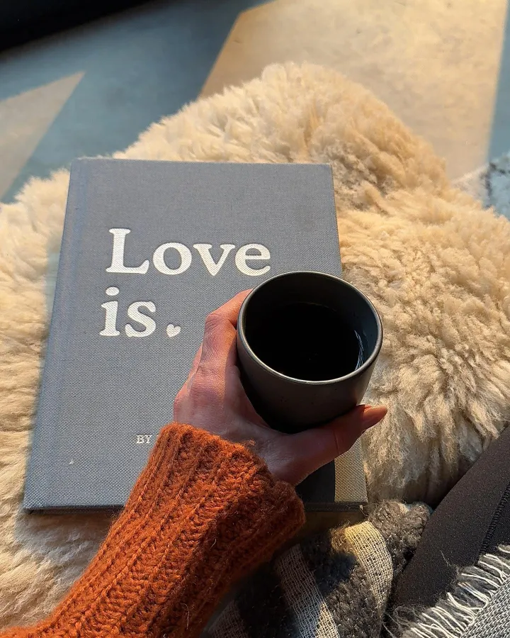 There's a strong chance this image contains the following subjects: travel,  people,  hotel,  relaxation. The photographer has provided the following description: Waking up, head in the treetops, Cups of tea in bed, Curling up on oversized couch
Hope the weekend brings lots of moments to rest and unwind. Source: https://www.instagram.com/stillwood.retreat/ Photographer_name: Stillwood Retreat. Title: Slow mornings. The photographer has provided the following description: Waking up, head in the treetops, Cups of tea in bed, Curling up on oversized couch
Hope the weekend brings lots of moments to rest and unwind. Published: 2025-06-23 13:26:42