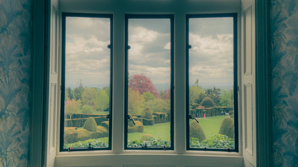 View FOTO's collection of window photographs.